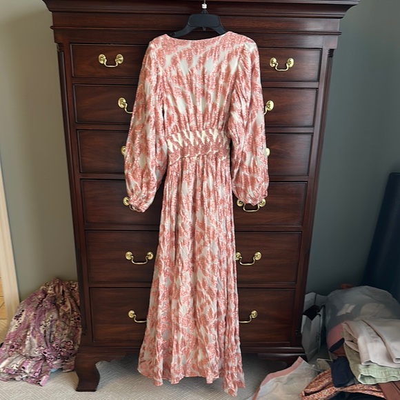 Elegant Pink and Cream Dress - Picture 4 of 5